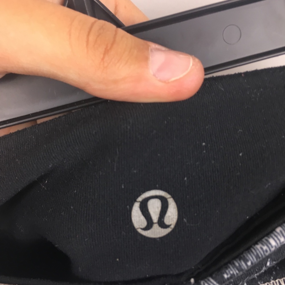 Lululemon black yoga pants - Picture 6 of 8